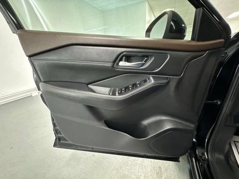 Used 2023 Nissan Rogue SV w/ SV Premium Package AWD/4WD image 14