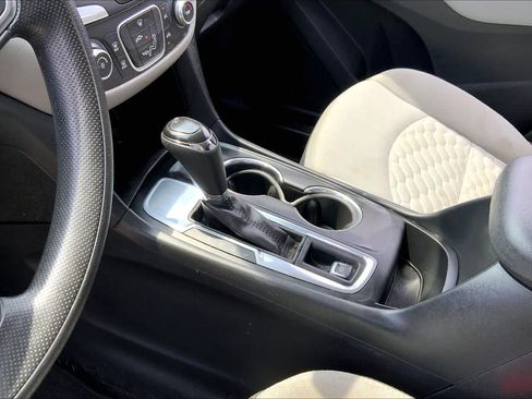 Used 2021 Chevrolet Equinox LS w/ LS Convenience Package FWD image 16