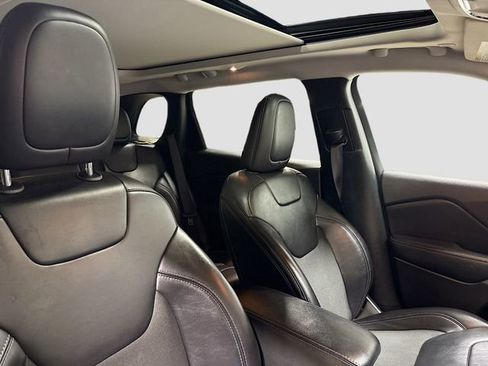 Used 2021 Jeep Cherokee Latitude Plus w/ Sun & Sound Group image 29