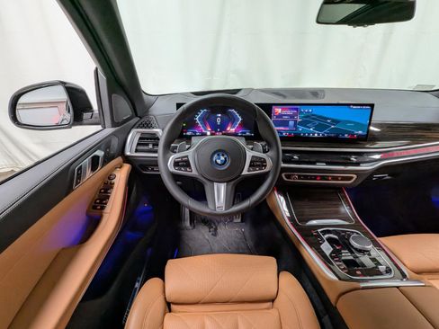 Used 2025 BMW X5 xDrive50e w/ M Sport Package image 31