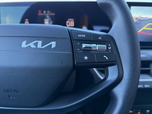 New 2025 Kia K4 LXS image 37