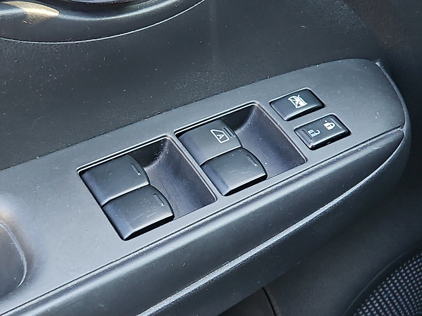 Used 2013 Nissan Versa SV w/ Convenience Pkg FWD image 24