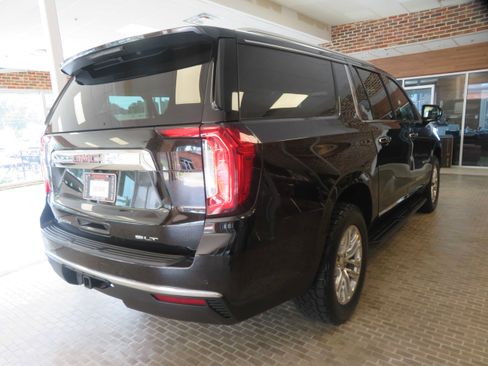 Used 2021 GMC Yukon XL SLT RWD image 4