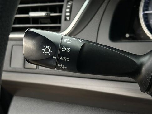 Used 2017 Toyota Camry image 22