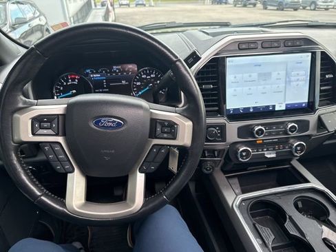 Used 2022 Ford F250 Lariat w/ Black Appearance Package image 11