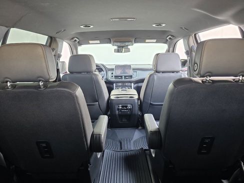 Used 2024 GMC Yukon SLT w/ SLT Luxury Package image 34