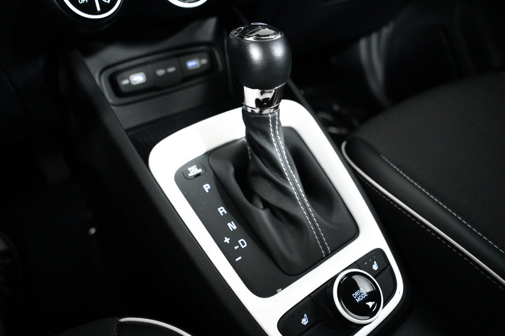 Certified 2022 Hyundai Venue Limited FWD image 33