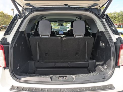 Used 2021 Ford Explorer XLT w/ Equipment Group 202A image 13