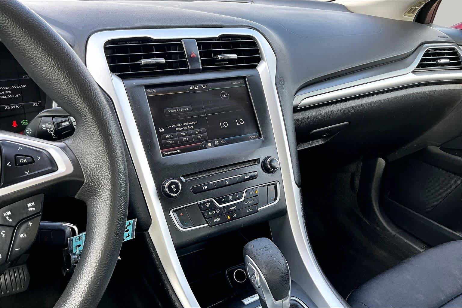 Used 2016 Ford Fusion SE FWD image 7