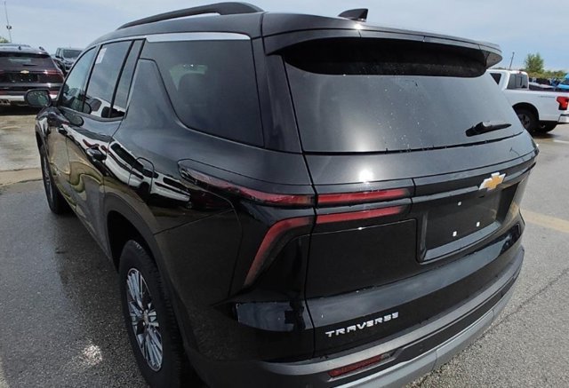 Used 2025 Chevrolet Traverse LT w/ Driver Confidence Package FWD image 4