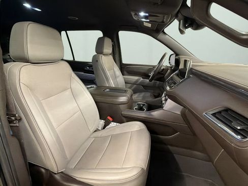 Used 2024 GMC Yukon SLT AWD/4WD image 9