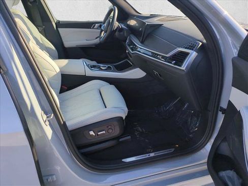 Used 2025 BMW X5 xDrive40i w/ M Sport Package AWD/4WD image 23