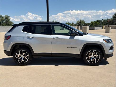 Used 2024 Jeep Compass Limited AWD/4WD image 9