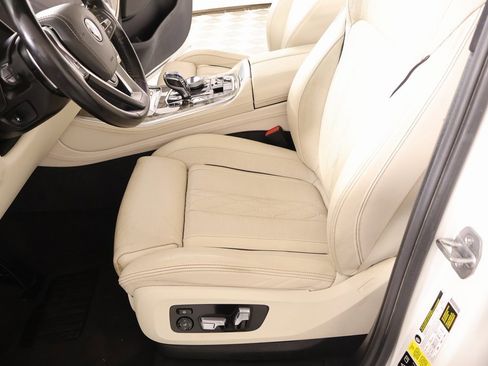 Used 2019 BMW X5 xDrive50i w/ Executive Package image 12