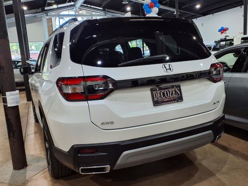 Used 2023 Honda Pilot Elite image 4