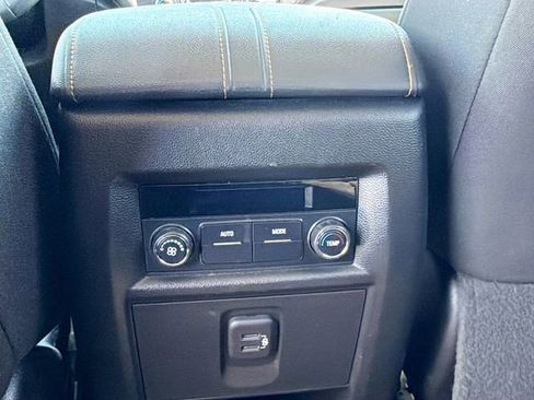 Used 2020 Chevrolet Traverse LT image 20