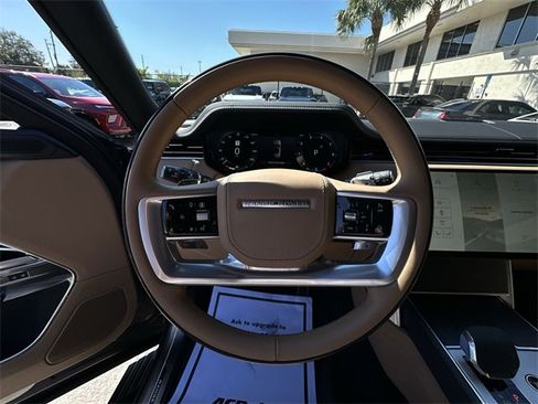 Used 2025 Land Rover Range Rover Long Wheelbase SE image 21