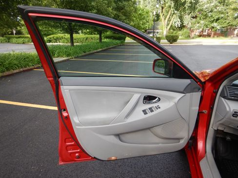 Used 2011 Toyota Camry LE w/ LE Extra-Value Pkg FWD image 11