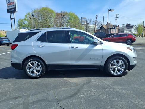 Used 2021 Chevrolet Equinox Premier AWD/4WD image 2