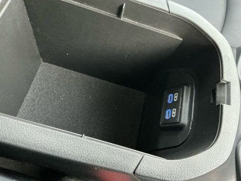 Used 2022 Toyota RAV4 XLE Premium image 18