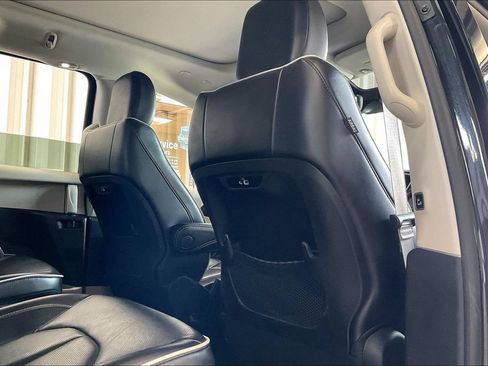 Used 2023 Chrysler Pacifica Limited FWD image 22