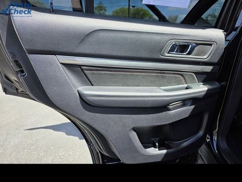 Used 2019 Ford Explorer XLT w/ Equipment Group 202A image 12