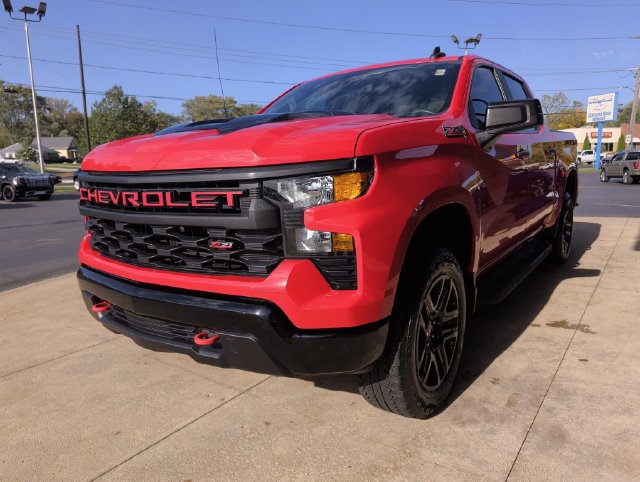 Used 2024 Chevrolet Silverado 1500 Custom Trail Boss w/ LPO, Dark Essentials Package AWD/4WD image 4