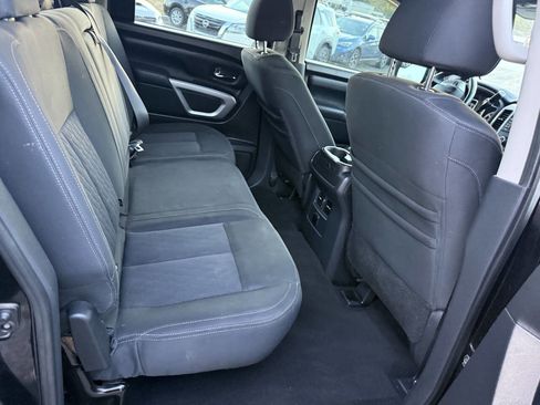 Used 2018 Nissan Titan SV w/ SV Convenience Package image 16