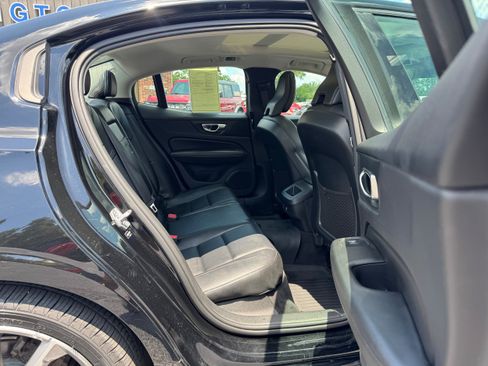 Used 2019 Volvo S60 T5 Momentum w/ Premium Package FWD image 14