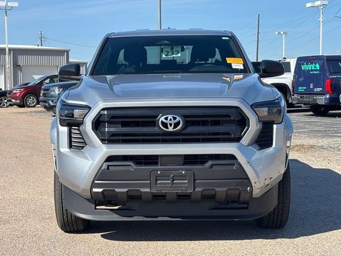 Used 2025 Toyota Tacoma SR image 3