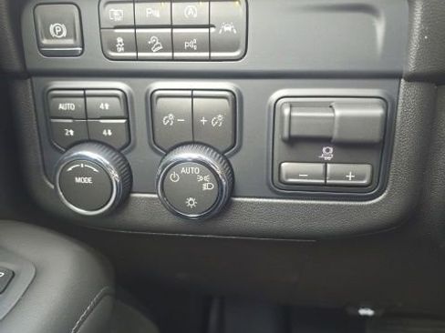 New 2026 Chevrolet Suburban LS image 22