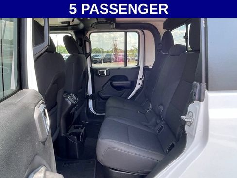Used 2021 Jeep Gladiator Sport AWD/4WD image 15
