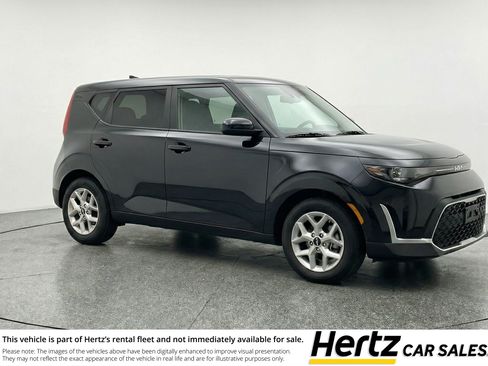Used 2025 Kia Soul LX w/ LX Technology Package FWD image 1