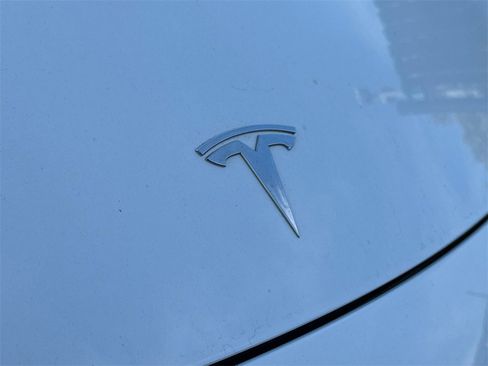 Used 2021 Tesla Model Y 2WD image 4