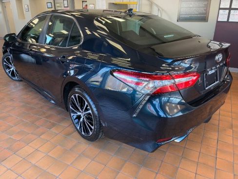 Used 2019 Toyota Camry SE image 6