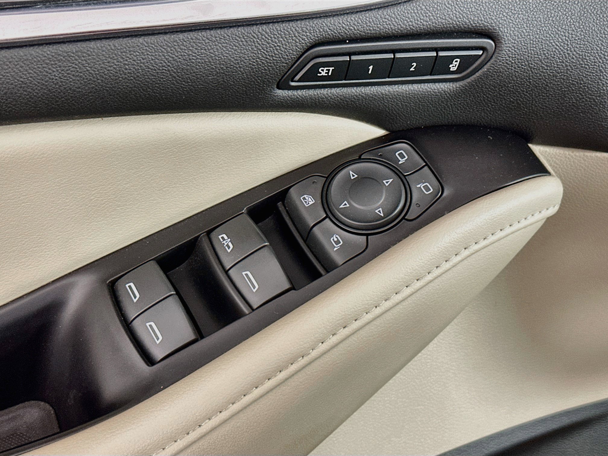Used 2019 Buick Enclave Premium w/ Experience Buick Package FWD image 15