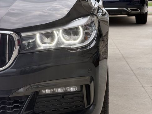 Used 2019 BMW 740i xDrive w/ M Sport Package image 12