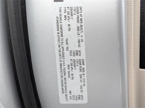 Used 2024 Chrysler Pacifica Touring-L image 34