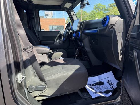 Used 2018 Jeep Wrangler Unlimited Sport S AWD/4WD image 16