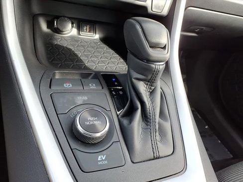 Certified 2025 Toyota RAV4 LE image 21