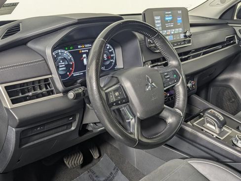 Used 2024 Mitsubishi Outlander SE FWD image 13