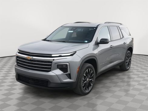 New 2026 Chevrolet Traverse LT w/ Sun and Wheel Package image 8