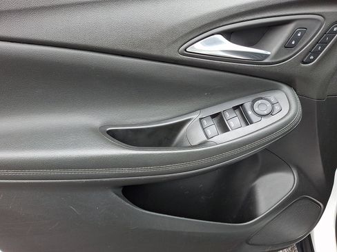 Used 2023 Buick Encore GX Essence image 12