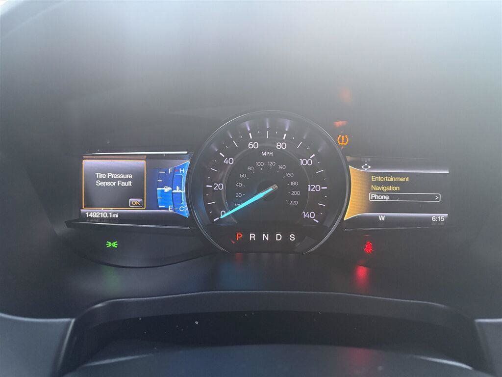 Used 2019 Ford Explorer XLT w/ Equipment Group 202A FWD image 3