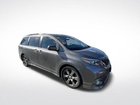 Used 2017 Toyota Sienna SE Premium FWD image 11