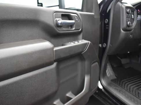 Used 2024 Chevrolet Silverado 2500 Custom w/ Custom Value Package image 11