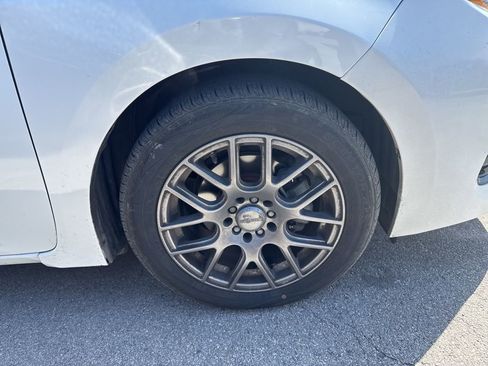 Used 2017 Toyota Corolla LE image 3