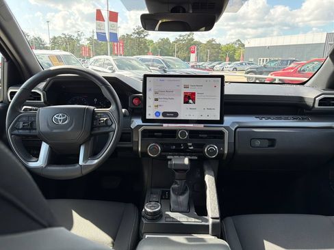 Used 2025 Toyota Tacoma TRD Off-Road AWD/4WD image 15