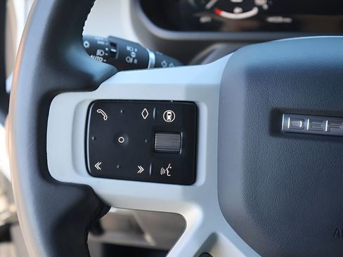 Certified 2024 Land Rover Defender 110 X-Dynamic SE image 31