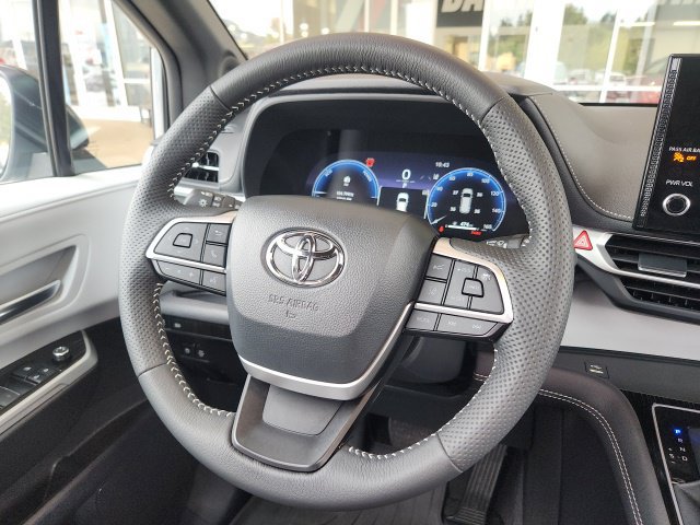 Used 2026 Toyota Sienna XSE AWD/4WD image 23